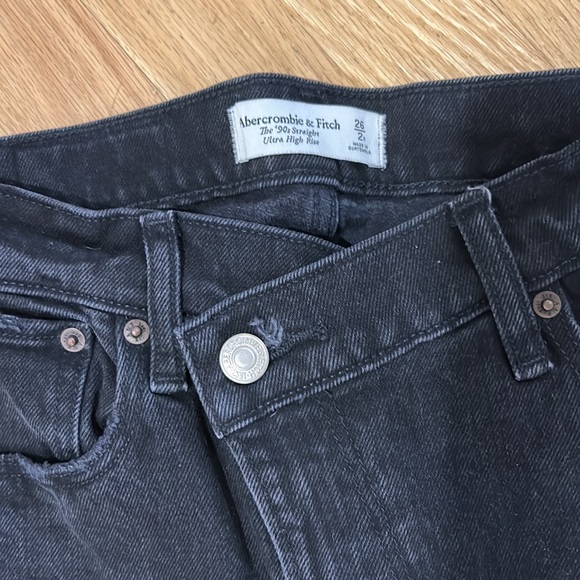 Abercrombie & Fitch 90s Straight Ultra High Rise Jeans - Picture 4 of 4
